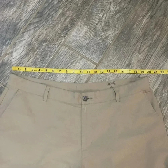 Adidas men’s 11” golf shorts, tan. Size 40 - Picture 6 of 11